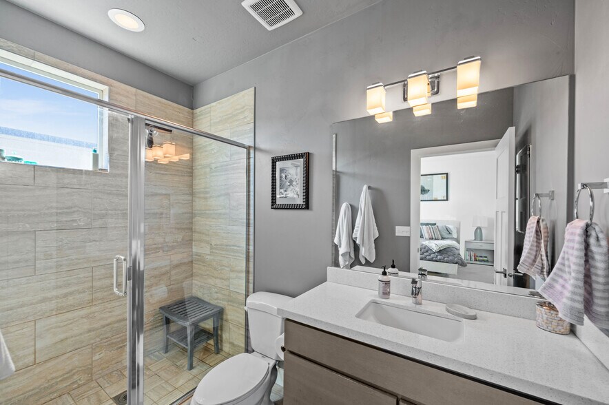 Master Bath - 1421 E Komenda Way