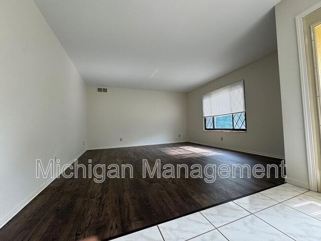 Building Photo - 40250 Pinetree Dr