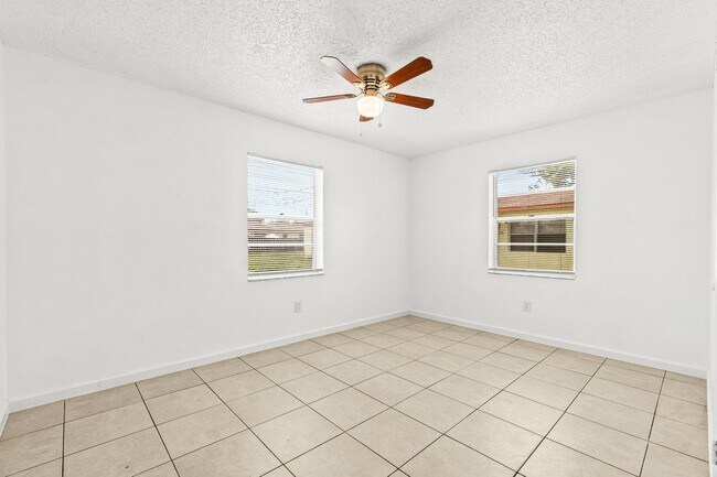 Building Photo - 4790 Gulfstream Rd