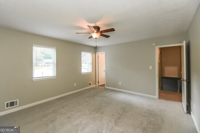 Building Photo - 7548 Colonial Ct
