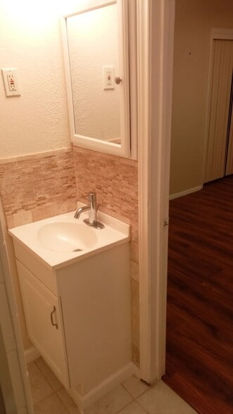 Building Photo - 210 W 14th St