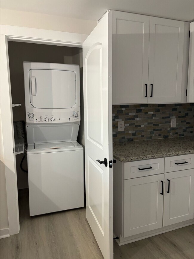 Building Photo - 200 Towne Overlook Dr