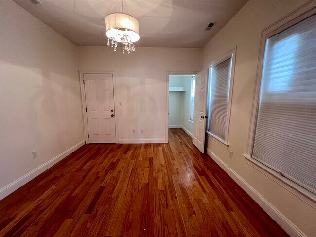 Building Photo - 150 1/2 M St