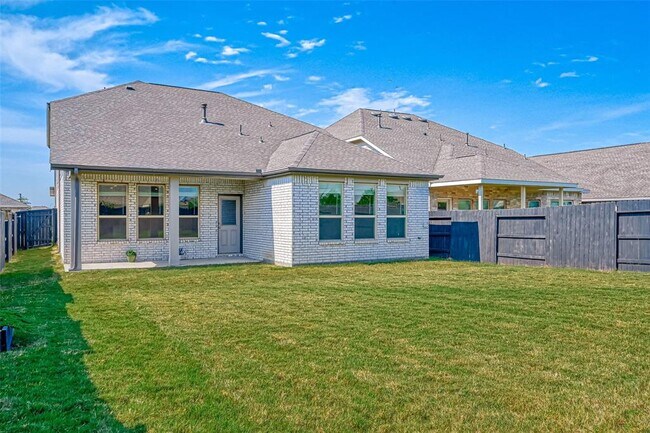Building Photo - 30822 Lake Spur Mnr