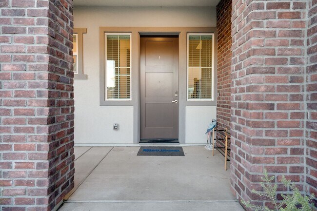 Building Photo - Luxury 4 Bedroom Home in Gated El Dorado Hills Community!