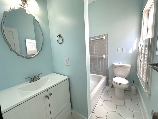 Building Photo - Historic Beauty in the Heart of Downtown Fernandina!