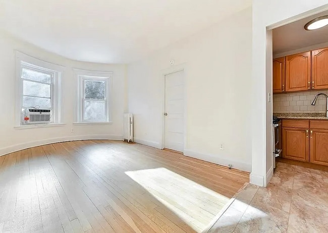 Building Photo - 36 Winchester St