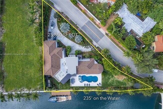 Building Photo - 2801 Flamingo Dr