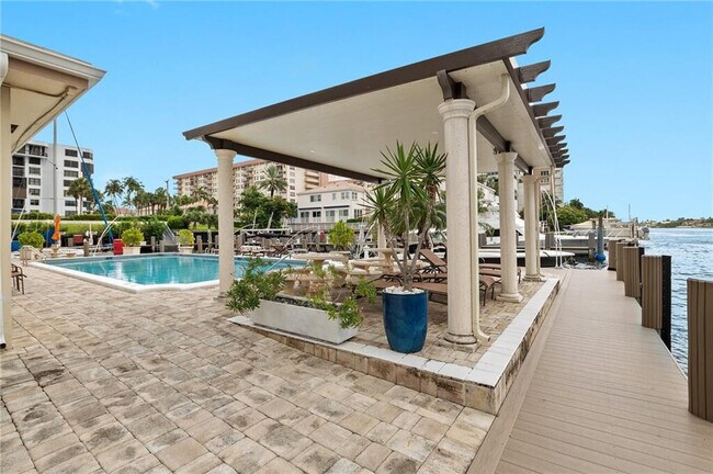 Building Photo - 1160 Hillsboro Mile
