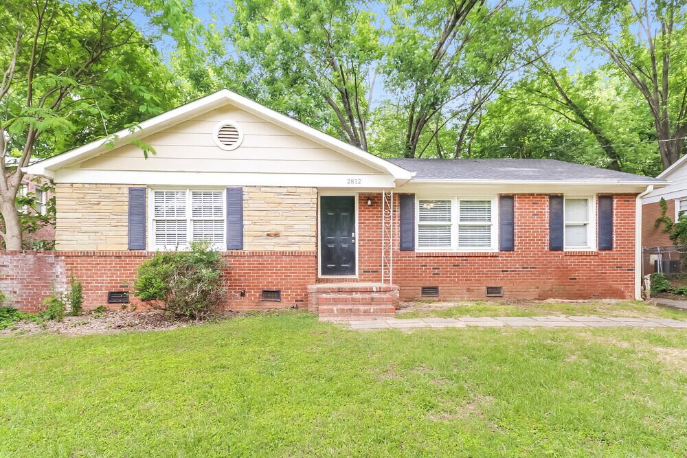 Building Photo - 2812 Denview Ln