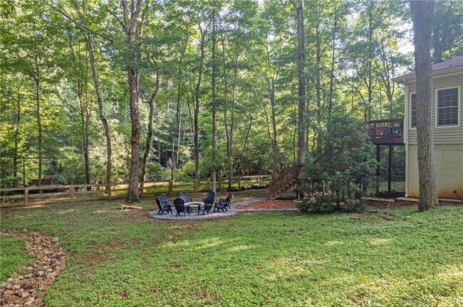 Building Photo - 218 River Dr