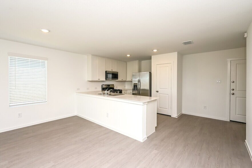 Building Photo - 2236 Crested Saguaro St