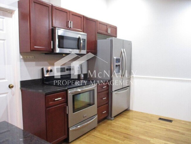 Building Photo - Spacious 3 Bedroom, 2.75 Bathroom Condo in Gig Harbor