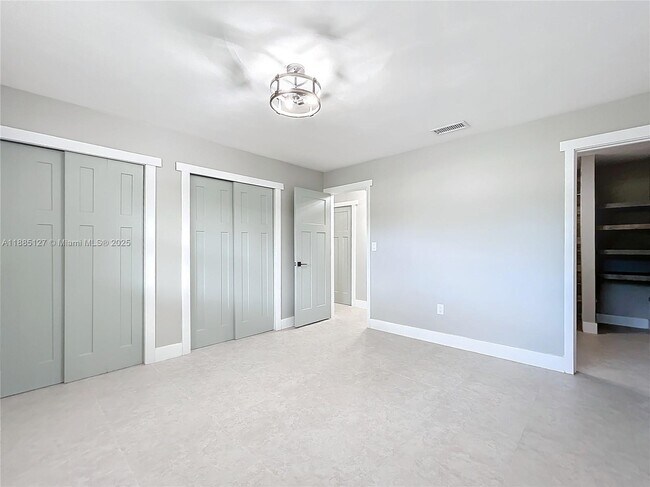 Building Photo - 13804 Kendale Lakes Dr