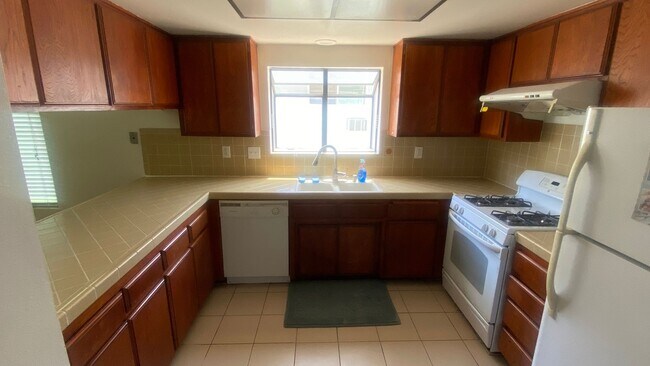 Building Photo - 310 N Moore Ave Apt C