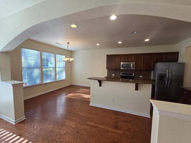 Building Photo - Bright & Beautiful Carriage House with Flexible 4-Bedroom Layout!