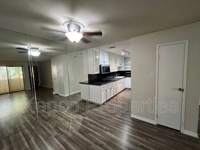 Building Photo - 2821 Los Felices Cir W