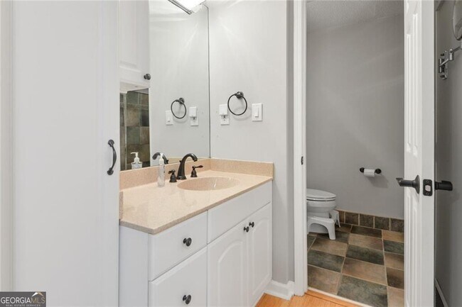 Building Photo - 1110 Pine Heights Dr NE