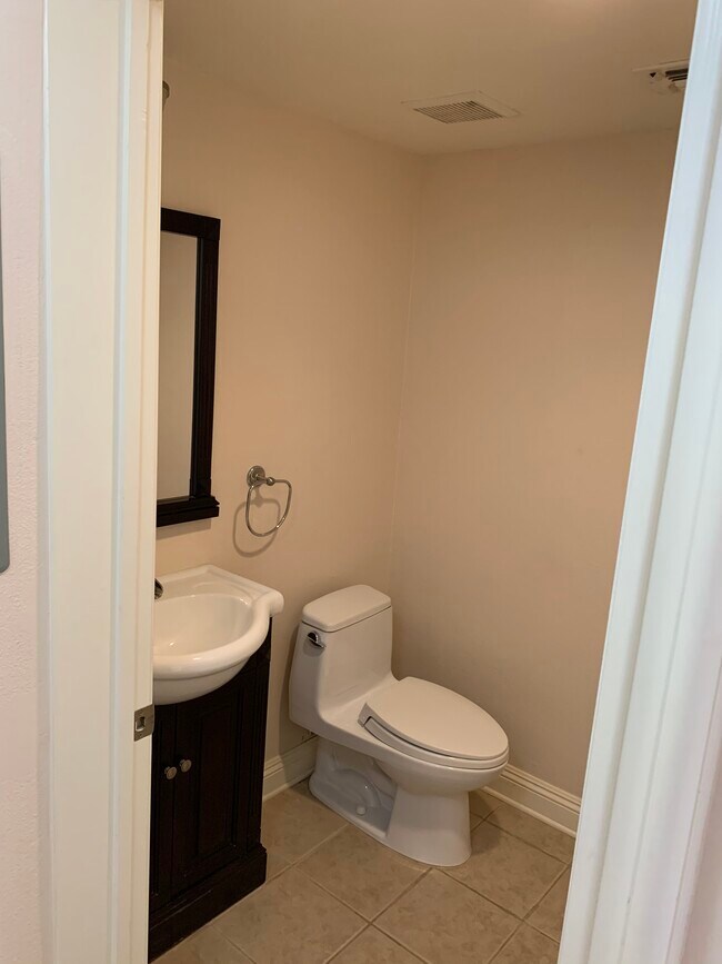 Half bath by living room - 8800 Etiwanda Ave