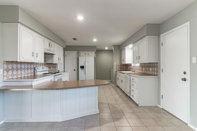 Building Photo - 1822 Greenwood Ln