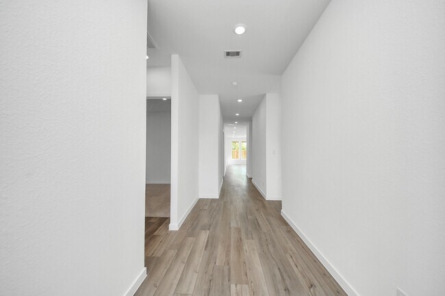 Building Photo - 32031 Victoria Meadow Dr