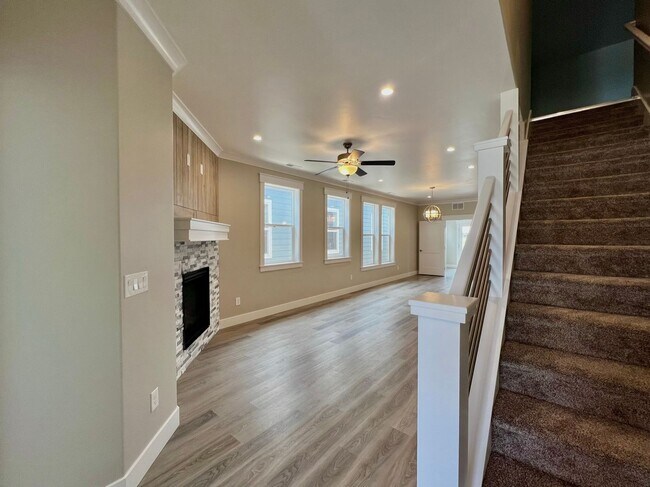 Building Photo - 4 Bedroom 3 Bath New Star Development