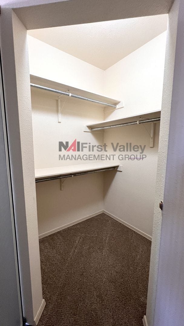 Building Photo - 2 Bedrooms, 2 Baths