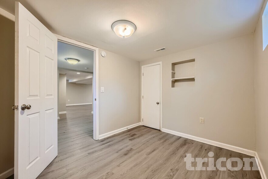 Building Photo - 2012 Royal Garden Dr