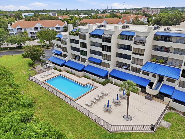 Building Photo - 835 S Osprey Ave