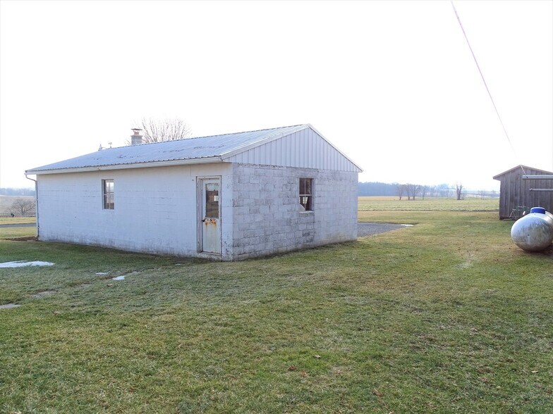 Building Photo - 454 Race Rd