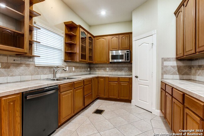 Building Photo - 4-BEDROOM IN ALAMO HEIGHTS