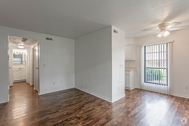 Interior Photo - Patriot on the Grand ( FKA Grandview Pointe)