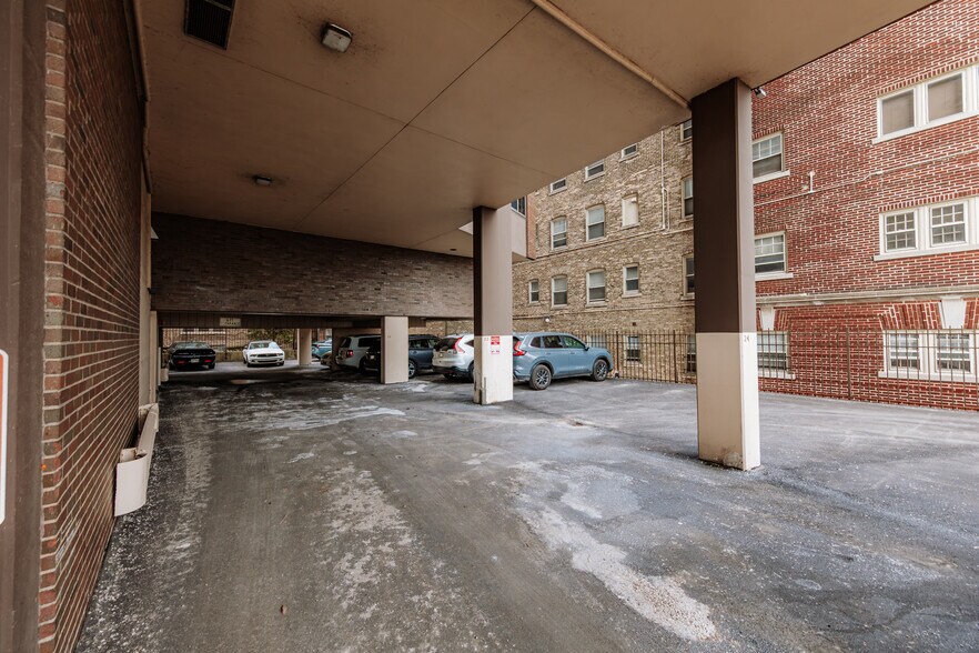 Parking spot on the mezzanine - 1919 N Summit Ave