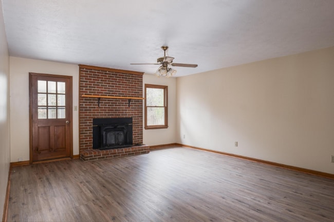 Building Photo - 1190 Duncan Rd