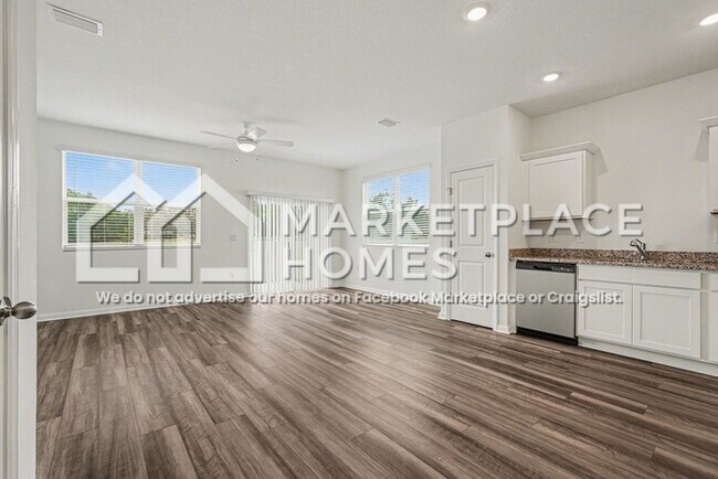 Building Photo - 11890 Sylvia St