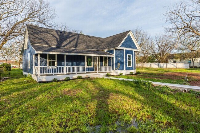 Building Photo - 710 S Pearl St