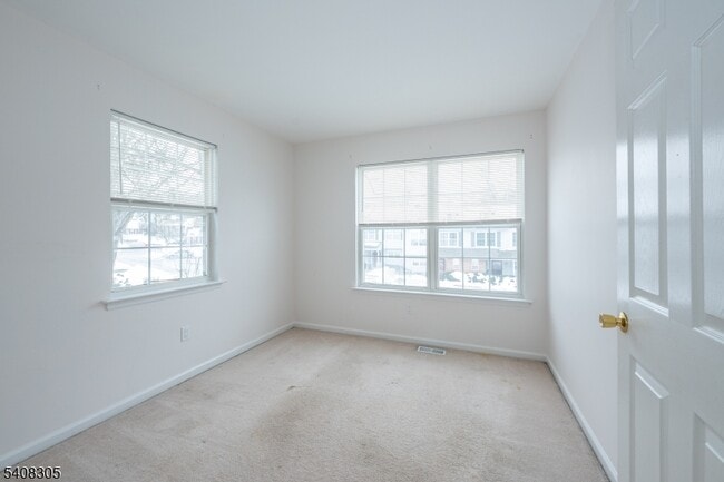 Building Photo - 63 Hickory Way