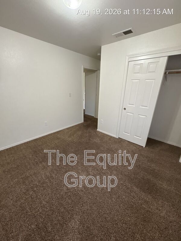 Building Photo - 4223 W Walnut Ave