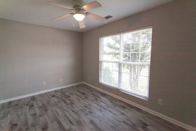 Building Photo - 318 Vanderbilt Dr