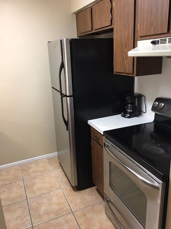 Building Photo - PRE-LEASE - HUGE HYDE PARK 1 BEDROOM - REAL WOOD FLOORS - $1375 - AVAIL AUG 10 2026