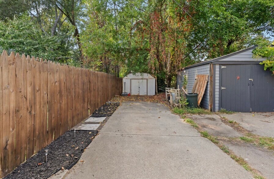 Building Photo - 243 Edgewood Pl