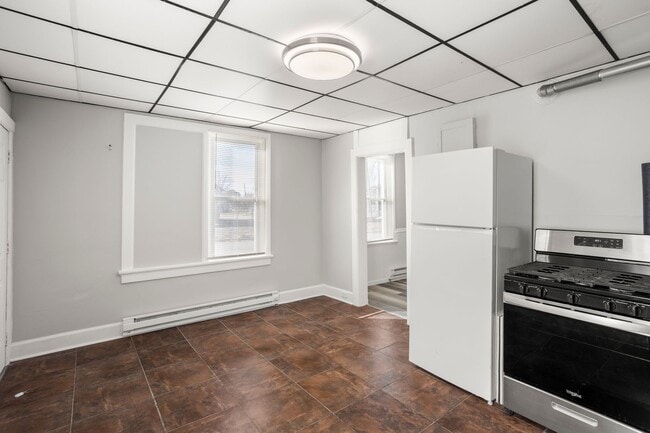 Building Photo - 1100 N Van Buren St