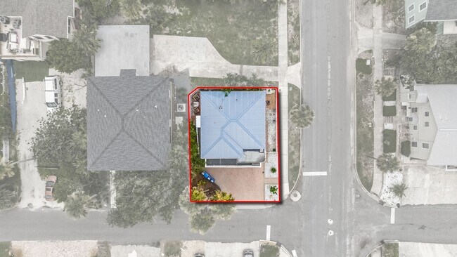 Building Photo - Live Close To The Beach