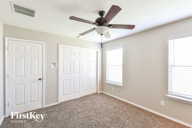Building Photo - 10227 Maple Ranch