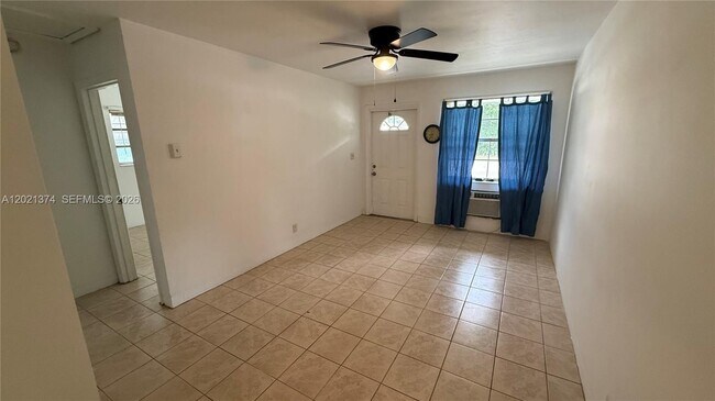 Building Photo - 4940 SW 28th Terrace