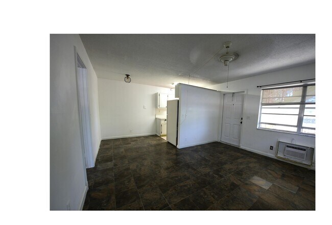 Building Photo - 220 Lucerne Ave