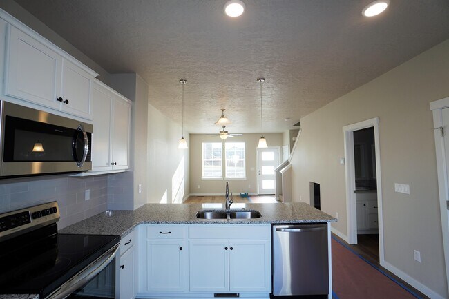 Building Photo - 5928 S Jessenia Ln