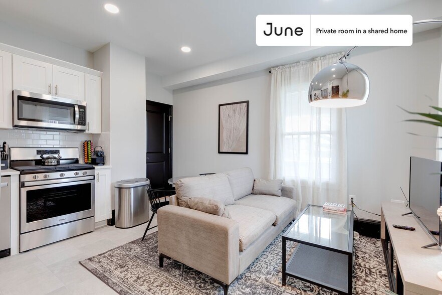 Building Photo - Room in Shared 4 bed/1.5 bath home in South Boston