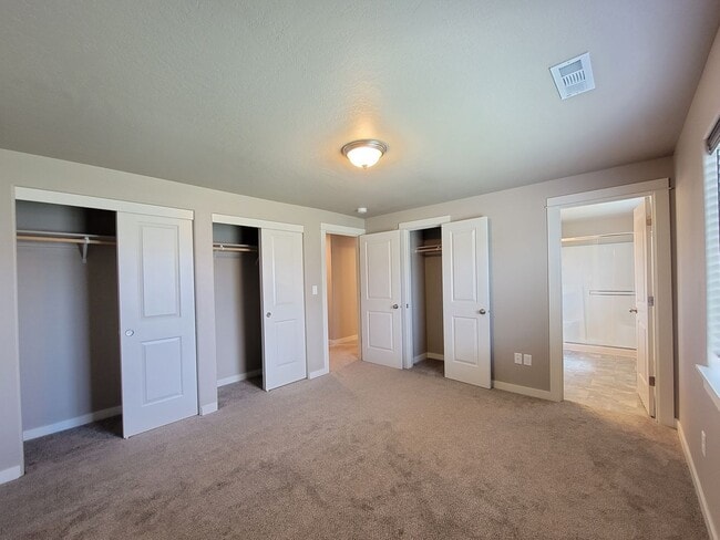 Building Photo - Great South Richland Location