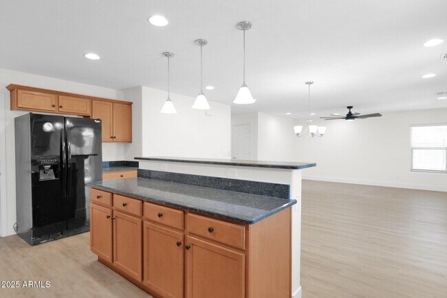 Building Photo - 40911 W Tamara Ln